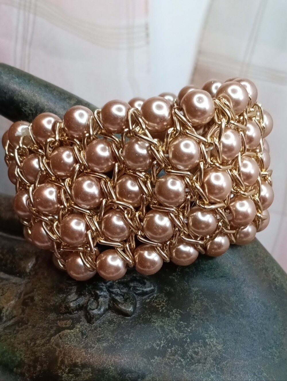 Elegant Gold-Linked Blush Pearl Statement Stretch Bracelet